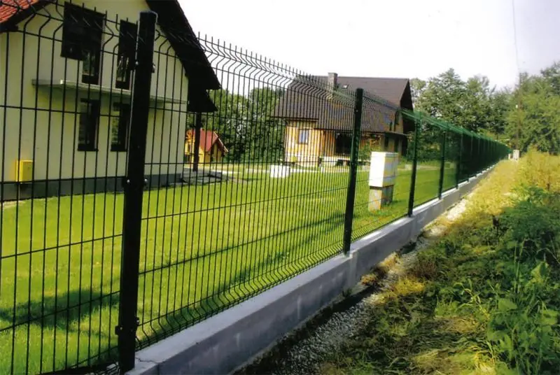 Ogrodzenie panelowe z podmurówką